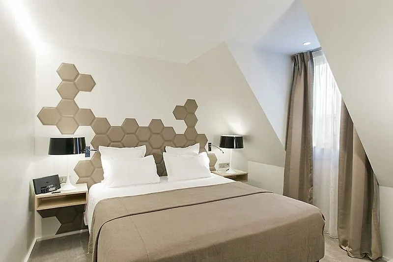 Hotel California Champs Elysees Paris