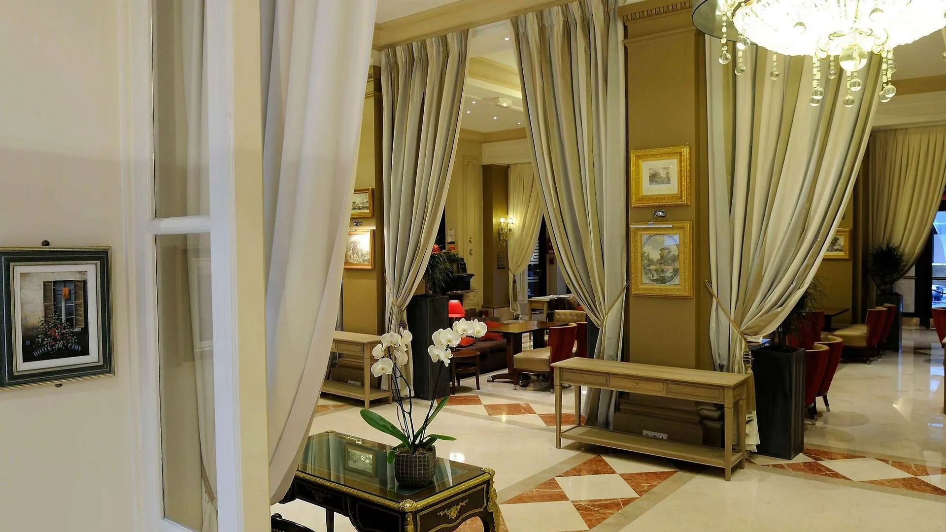 Hotel California Champs Elysees Paris 4*,  Fransa
